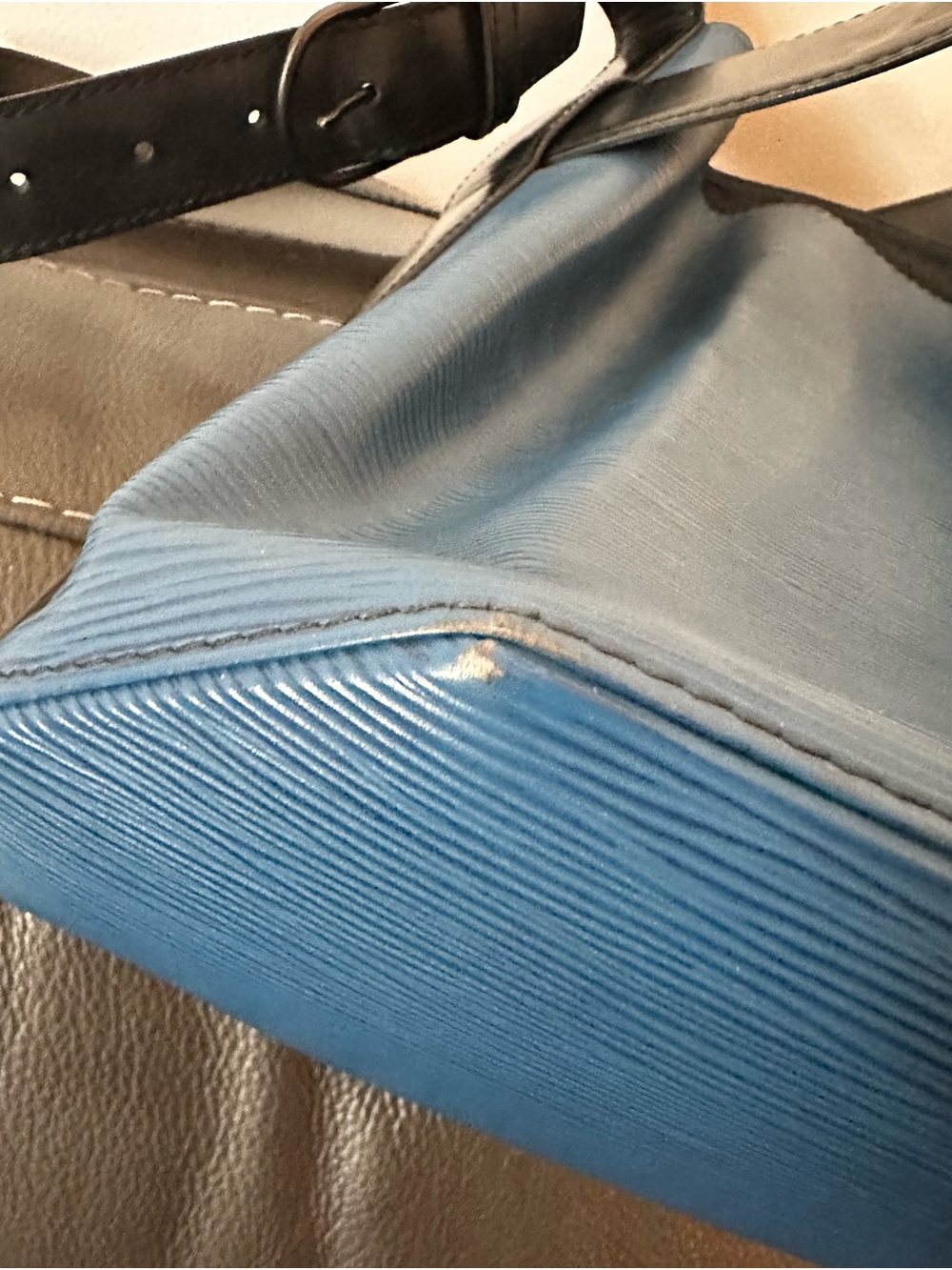 Louis Vuitton Blue Epi Leather Sac D’Epaule Vintage Bucket Bag - Picture 12 of 16